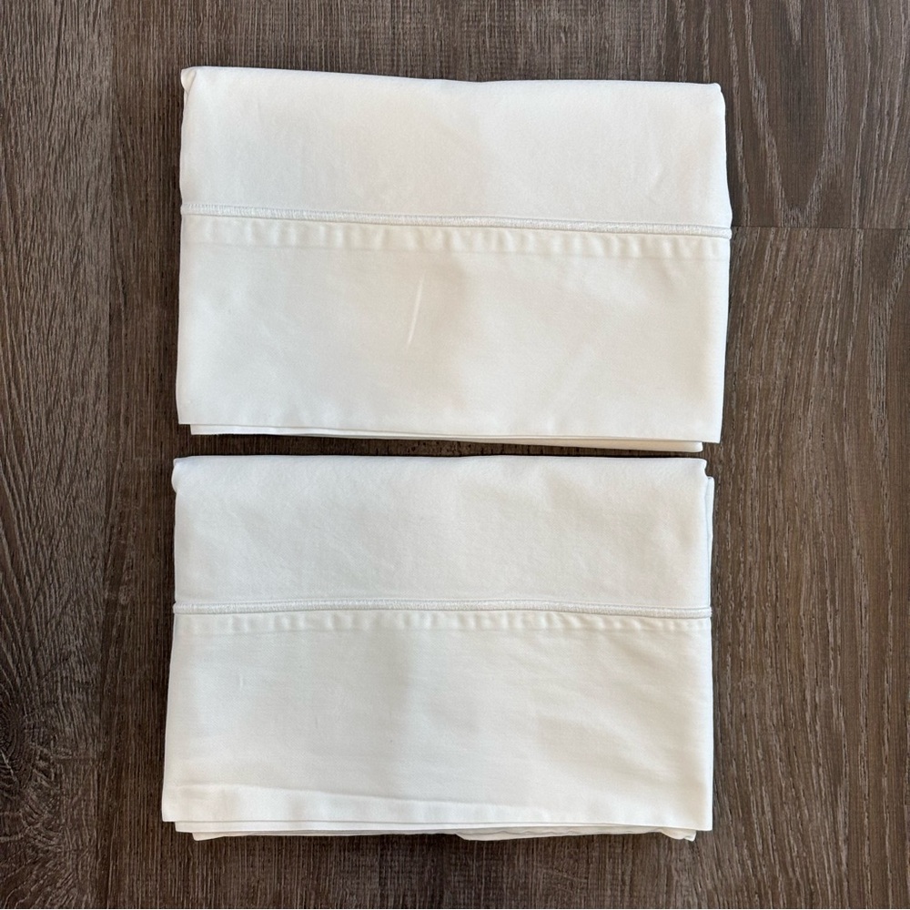 Peacock Ally King Pillow Cases EUC Off White Set of 2